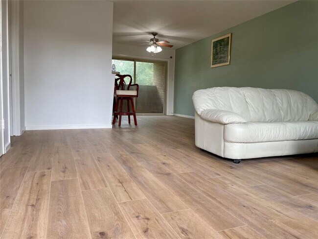 Building Photo - 3809 N Braeswood Blvd