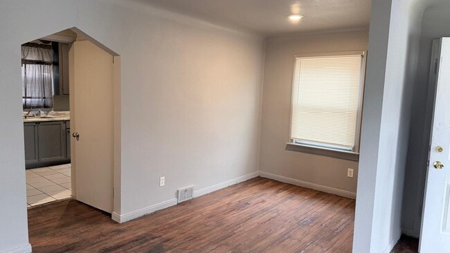 Building Photo - 12007 Lakepointe St