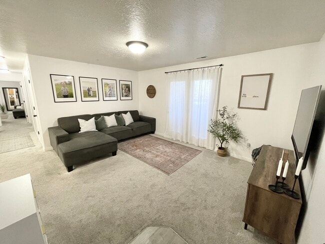 Foto del edificio - 8182 N Cedar Springs Rd