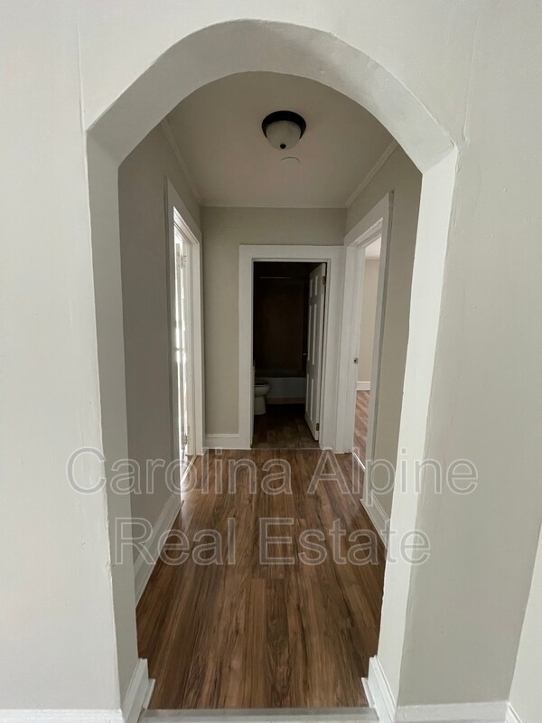 Building Photo - 127 Wood Ave