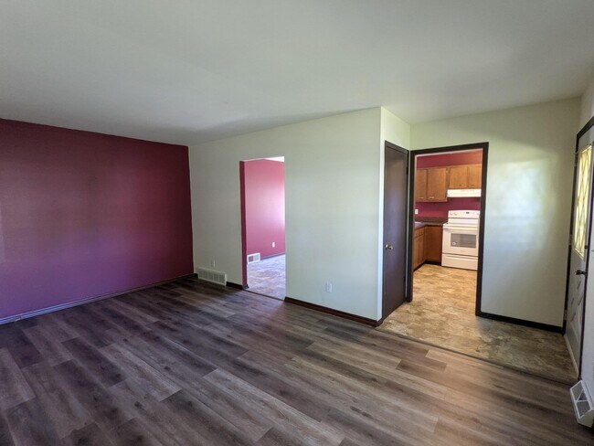 Building Photo - 1407 Prairie Rd