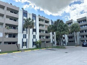 Building Photo - 10000 NW 80th Ct