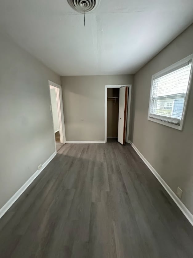 Primary Photo - 1023 E Dixon St