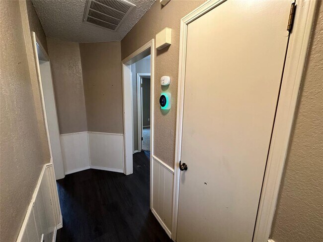 Foto del edificio - 2221 NE 8th St