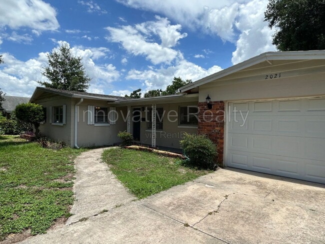 Building Photo - 2021 Woodcrest Dr