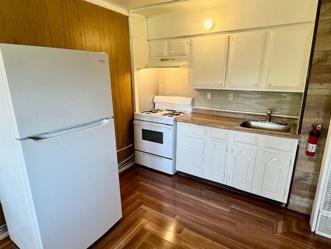 Foto del edificio - Updated Studio Apt. With All Utilities Included