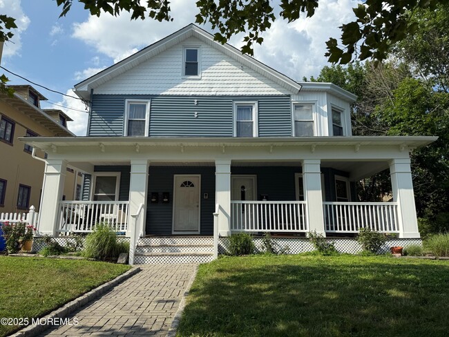 Building Photo - 601 4th Ave