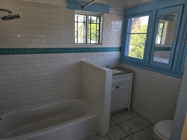 Foto del edificio - 976 Manzanita St