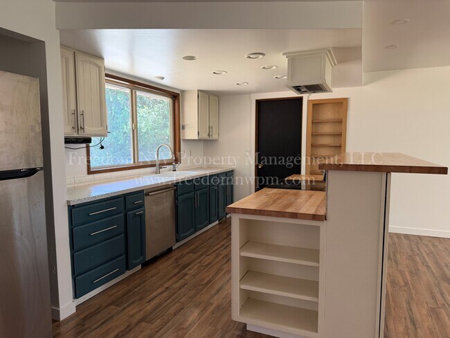 Foto del edificio - 5825 67th Ave NE