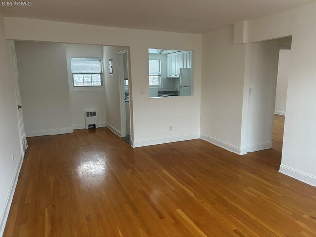 Foto del edificio - 15 Schenck Ave