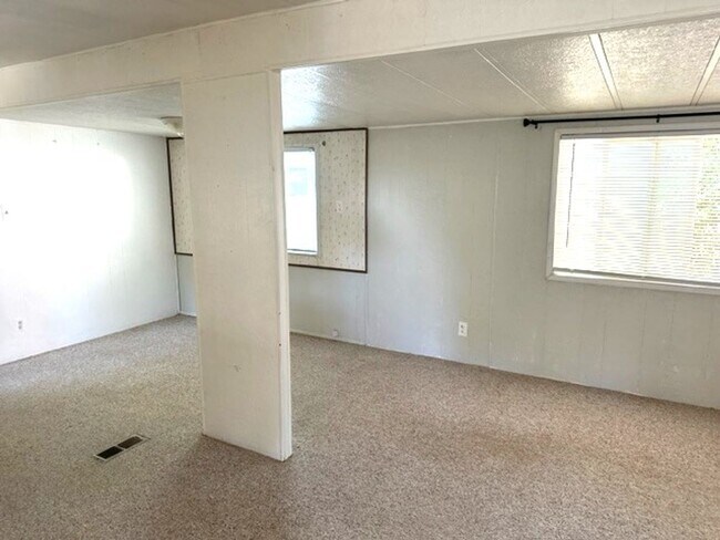 Foto del edificio - 3 bedroom mobile home with garage and bonus room