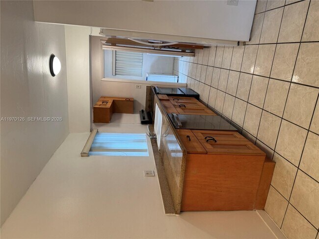 Foto del edificio - 2411 Rodman St