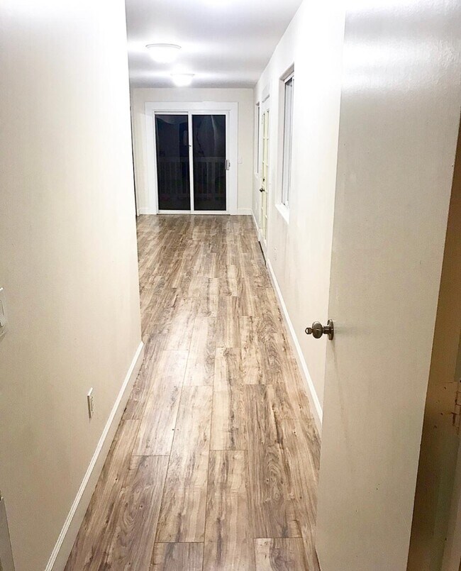 Foto del edificio - 1552 Monte St