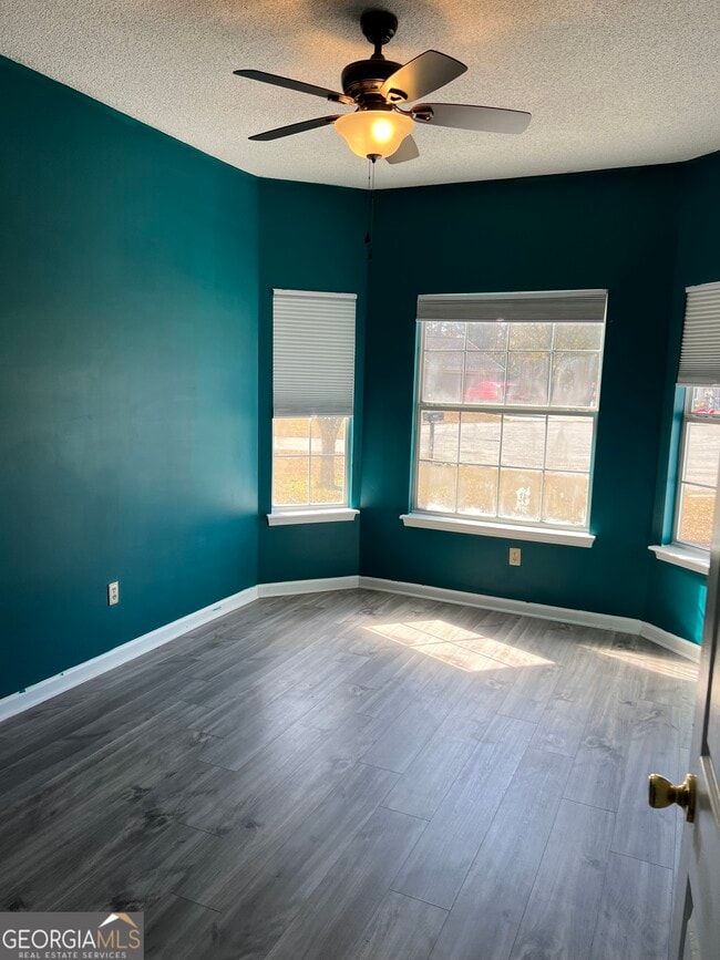 Foto del edificio - 102 Huntington Dr