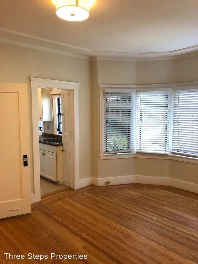 Primary Photo - Studio, 1 bath Apartment - 4018 Broadway