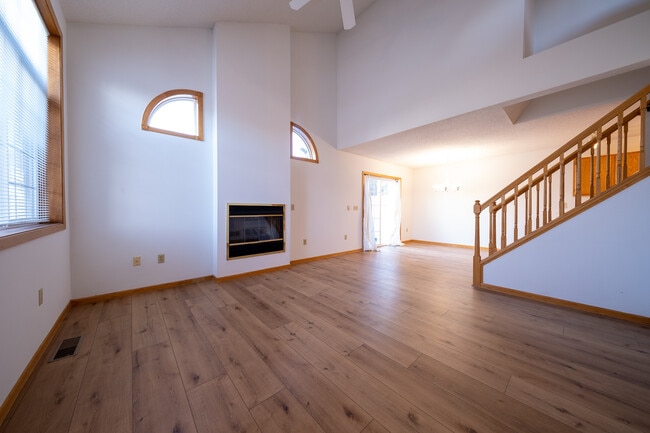 Building Photo - 1896 Sapphire Pt