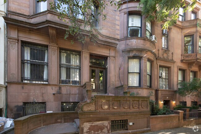 Foto del edificio - 19 W 76th St