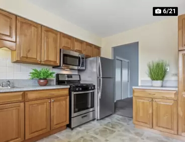 Kitchen - 954 Shermer Rd