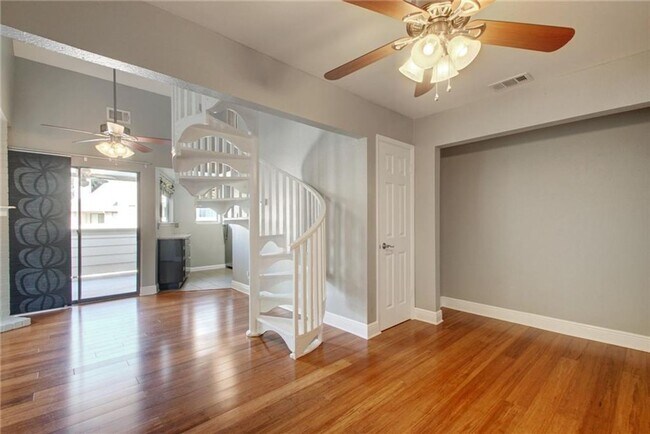 Foto del edificio - 2500 Burleson Rd