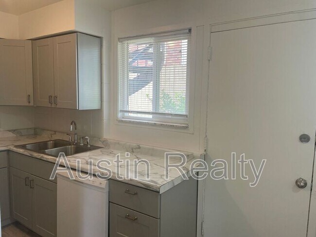 Foto del edificio - 7638 Dale Ave