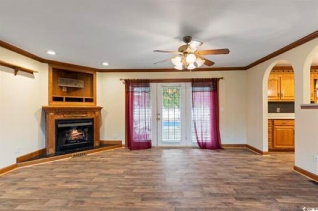 Building Photo - 3503 Pinewood Dr