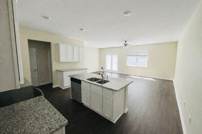 Building Photo - 168 Hampton Cir