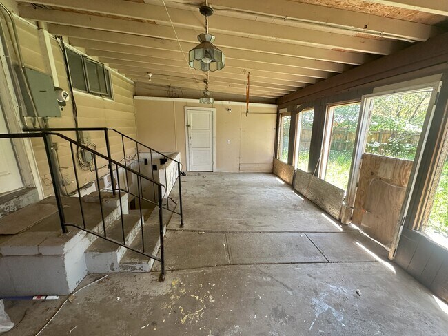 Building Photo - 2025 Emporia St