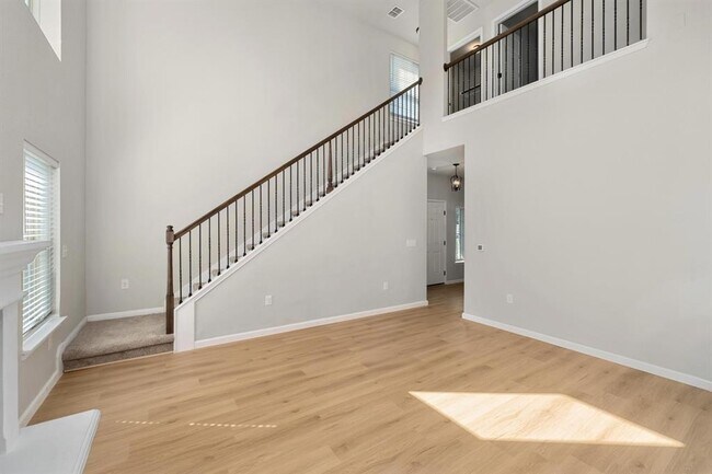 Foto del edificio - 7211 Ray Charles Dr