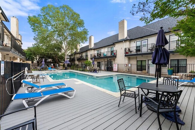 Foto del edificio - 1307 Kinney Ave