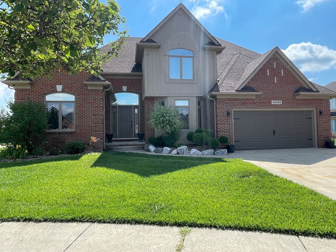 Foto principal - Clinton Twp Home-4-Bedroom, 2.5 Baths, Lau...