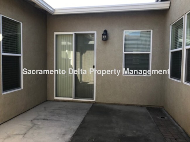 Foto del edificio - 5675 Northborough Dr
