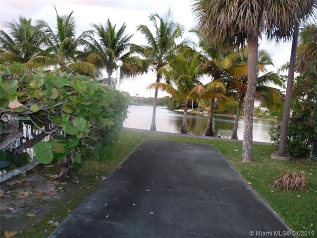 Building Photo - 14301 N Kendall Dr