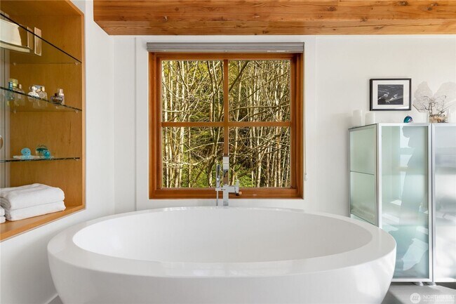 Building Photo - Architectural Seattle Masterpiece with Pan...