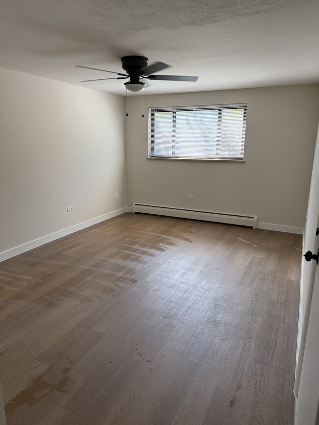 Building Photo - 1410 S Ash St