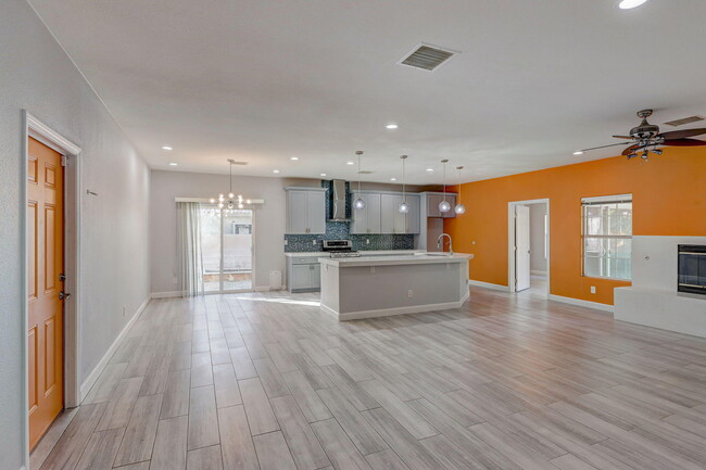 Building Photo - 32855 Canyon Vista Rd