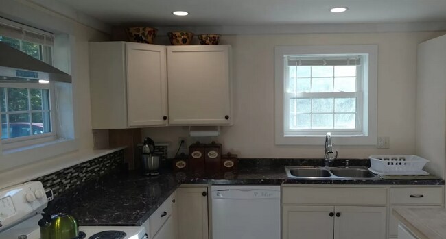 Foto del edificio - 1130 Thistle Hill Rd