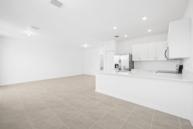 Building Photo - Brand new 3 bed 2.5 bath Townhouse with ya...