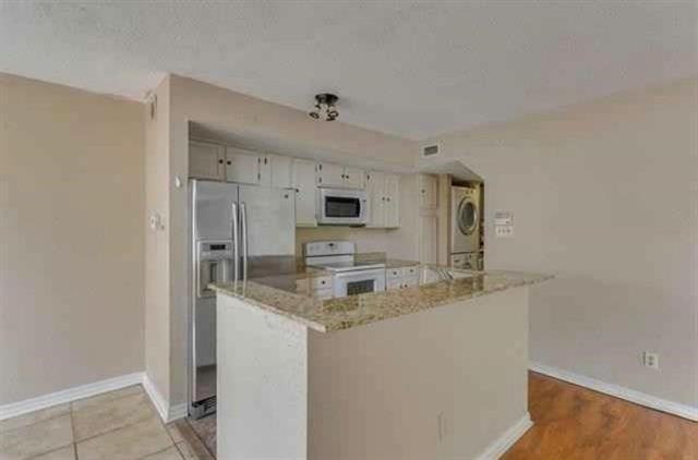 Foto del edificio - 9803 Walnut St