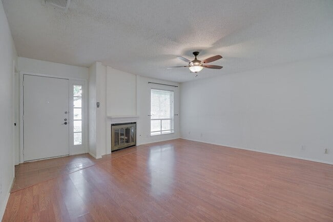 Building Photo - 4601 Gray Fox Dr