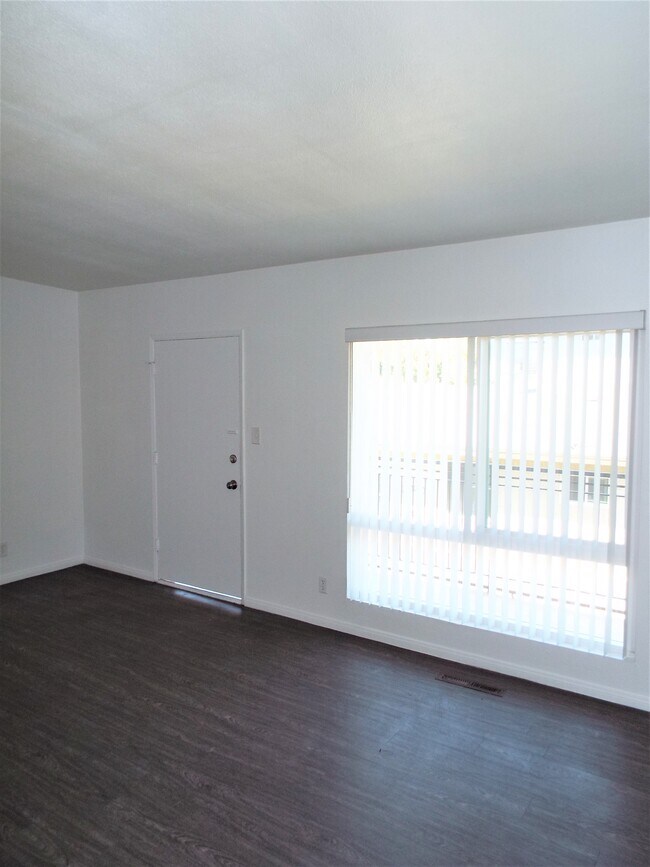 Living Room - 7632 Newlin Ave