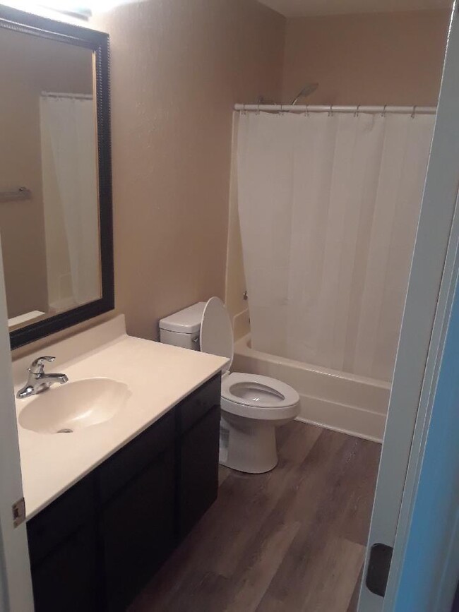 Building Photo - 75 Tanglewood Ct
