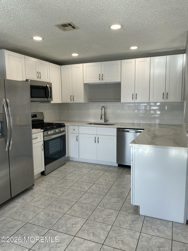 Building Photo - 7 Madras Ct