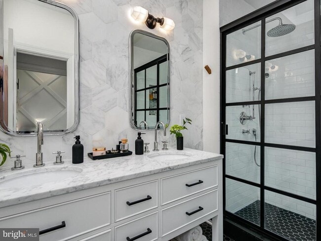 Building Photo - 1450 T St NW