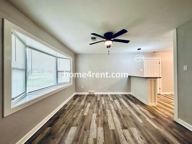 Building Photo - Lovely Three Bedroom Home in KCMO and an Updated Kitchen  w/ Granite and SS Appliances, including...