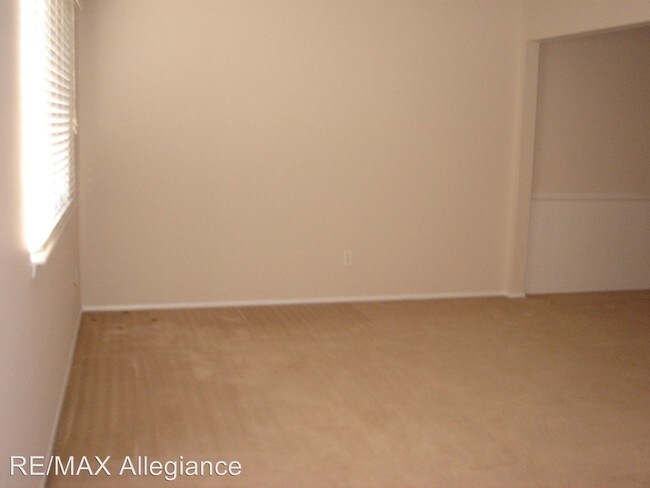 Foto del edificio - 1302 Sierra Dr