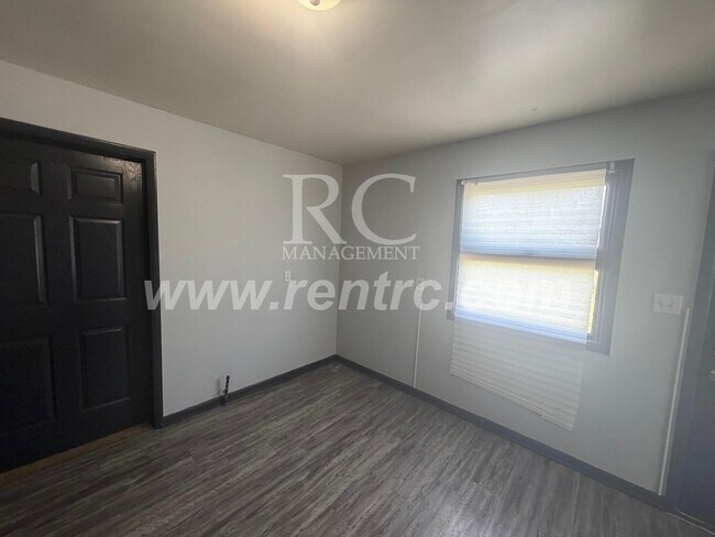 Foto del edificio - 912.5 James Pl