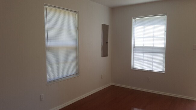 Foto del edificio - Cozy ~  2-bedroom, 1-bathroom house