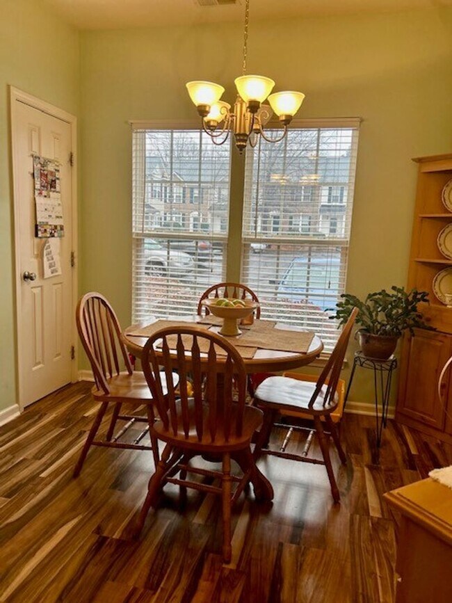 Foto del edificio - Townhome in Matthews