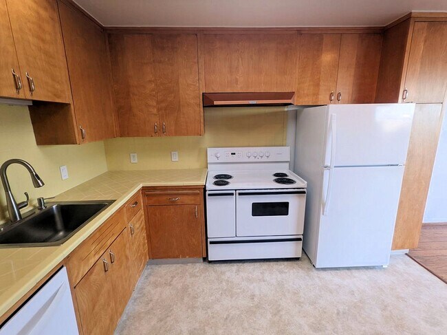 Foto del edificio - 483 Corbett Ave