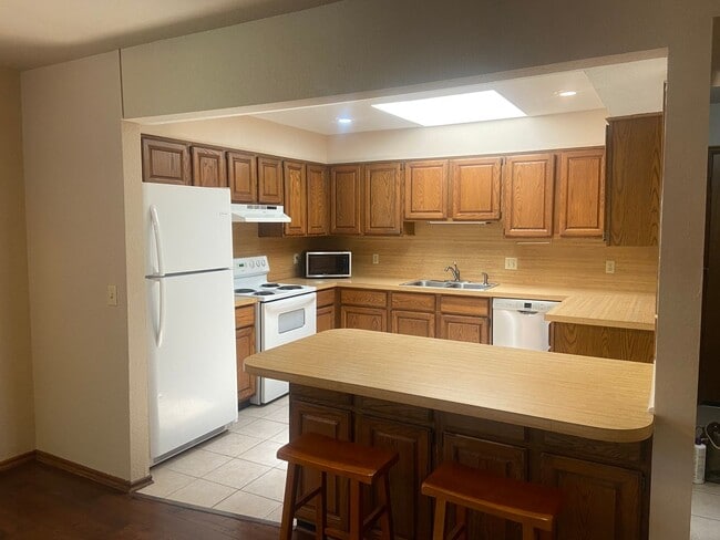 Building Photo - Beautiful 2 bed 2 bath home in a great location!!